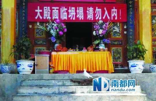 　照光寺在致歉微博中稱，該寺位于蒼山之上，年久失修，且沒(méi)有防火通道。