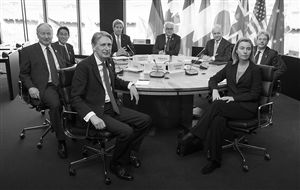 4月15日，日本外相岸田文雄（左二）參加G7外長(zhǎng)會(huì) 新華社發(fā)