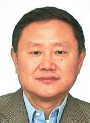 胡奉憲 現(xiàn)年60歲，外逃前任四川韻律實業(yè)發(fā)展公司總經理、董事長，2009年11月逃往美國或澳大利亞。