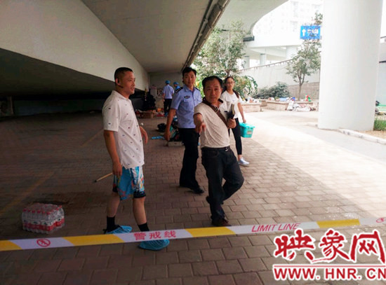 事發(fā)后，警方封鎖現(xiàn)場(chǎng)進(jìn)行調(diào)查取證。