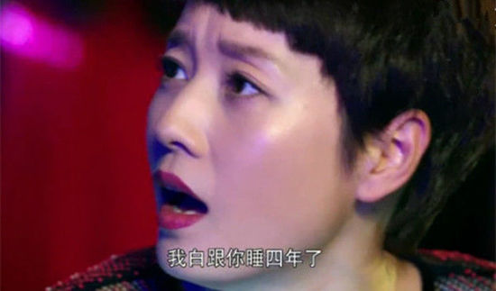 你看，無論是同事或者夫妻的關(guān)系，你看不到什么愛情，只有赤裸裸的相互利用，一如赤裸裸的肉欲需求。而當(dāng)兩個(gè)人解決問題的方式，就是無視商業(yè)規(guī)則甚至法律，用無下限的叢林攻擊去掃平障礙。