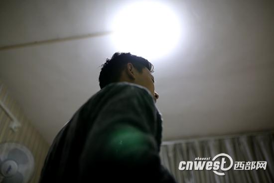 2013年2月份，17歲的林波在陜西省疾控中心拿到HIV確診報告。