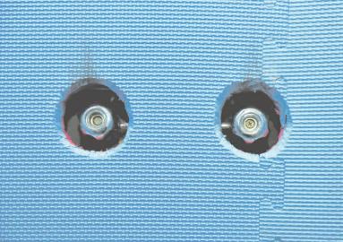 廁所內(nèi)所有的水龍頭開關(guān)都進(jìn)行了軟包。