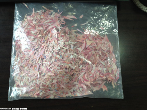 85歲老漢剪碎14萬(wàn)人民幣 兒子3個(gè)月拼出10萬(wàn)8千 85歲老漢剪碎14萬(wàn)人民幣 兒子3個(gè)月拼出10萬(wàn)8千