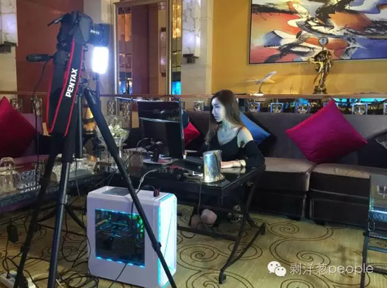 直播中的王瑞兒。攝影：于亞妮