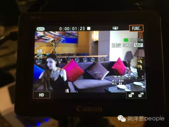 直播中的王瑞兒。攝影：于亞妮