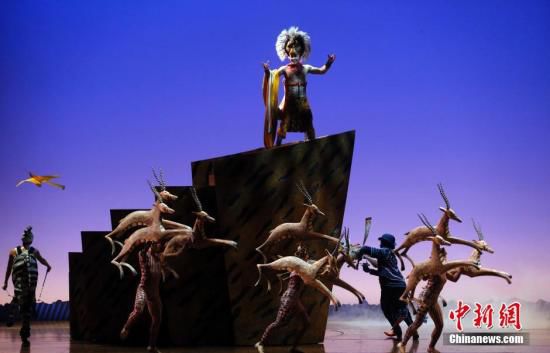 資料圖：6月14日晚，迪士尼經(jīng)典音樂(lè)劇《獅子王》中文版在上海舉行全球首演