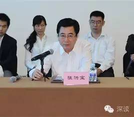 在天津紀(jì)委對(duì)王富強(qiáng)的通報(bào)中指出，王富強(qiáng)從“聽黨的話，永遠(yuǎn)跟黨走，做讓黨放心的人”這一初心出發(fā)，吃過(guò)苦、流過(guò)汗，曾為天津港保稅區(qū)的建設(shè)和發(fā)展、為天津市招商引資工作作出過(guò)貢獻(xiàn)。貢獻(xiàn)被認(rèn)可、贊譽(yù)，其驕傲自滿情緒漸生，覺得