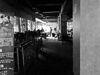 在關(guān)嶺縣，臺球廳成了輟學(xué)孩子消磨時光的最好去處 攝影/本報記者 楊寶璐