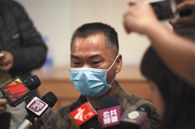 昨日，深圳，羅一笑的父親羅爾接受媒體采訪。圖/視覺中國(guó)