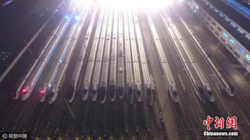 資料圖：高鐵“萬箭齊發(fā)”勢如“陸地航母”。 圖片來源：視覺中國