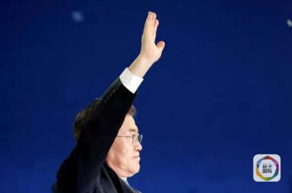 目前民調(diào)領先的共同民主黨候選人文在寅方面當天上午表示，強行在星州部署“薩德”的做法“無視國民意愿和程序”，實際上切斷了下屆政府針對“薩德”相關政策的判斷余地。