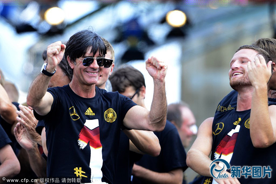 當(dāng)?shù)貢r(shí)間2014年7月15日，德國柏林，德國隊(duì)歸國舉行奪冠巡游