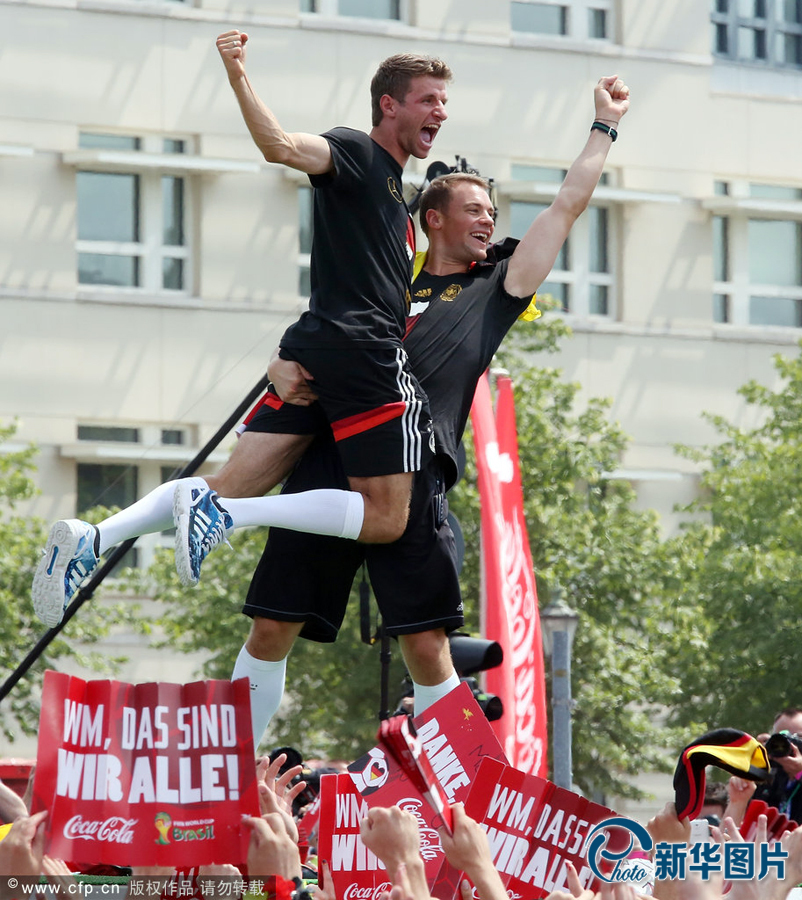 當(dāng)?shù)貢r(shí)間2014年7月15日，德國柏林，德國隊(duì)歸國舉行奪冠巡游