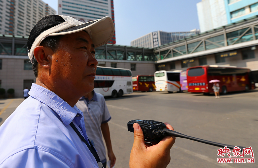 黑紅色的皮膚，是高溫戶外工作者最顯著的“標(biāo)識”