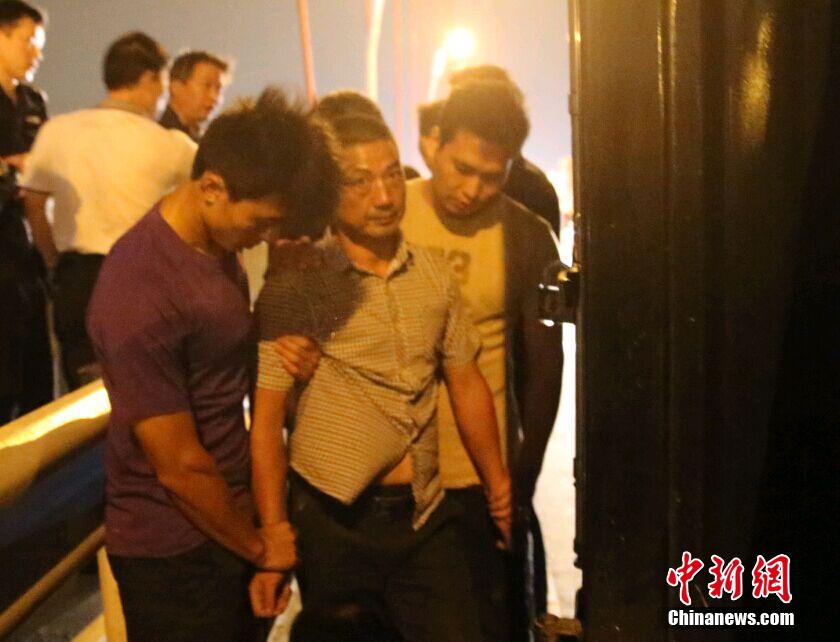 圖為劫持者被擒獲。