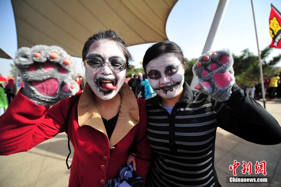 千余“僵尸”現(xiàn)沈陽街頭嚇哭過路小孩 千余“僵尸”現(xiàn)沈陽街頭嚇哭過路小孩