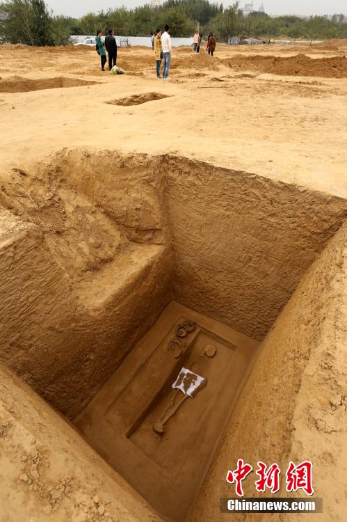 河南新鄭一施工場(chǎng)地現(xiàn)56座戰(zhàn)國(guó)古墓 河南新鄭一施工場(chǎng)地現(xiàn)56座戰(zhàn)國(guó)古墓