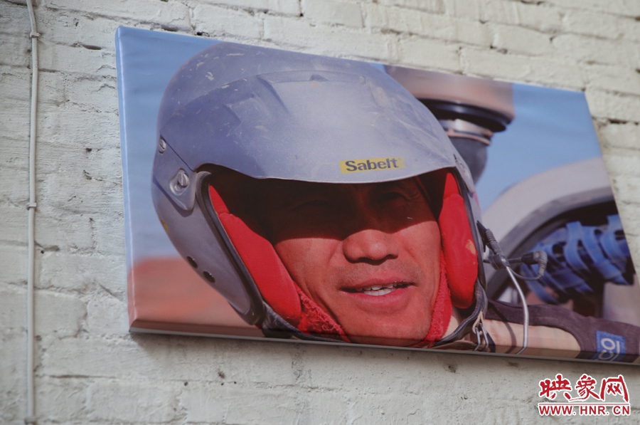 賽車的世界、更是男人的世界。圖為部分參展攝影作品。