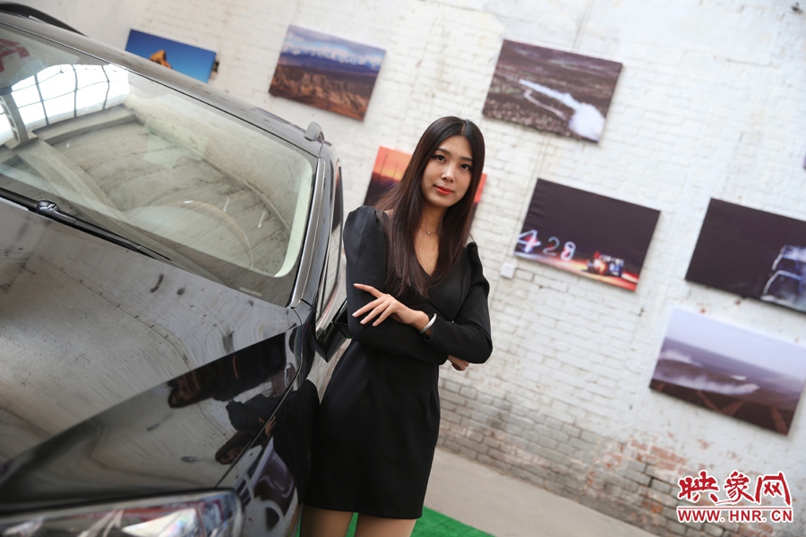 姐是車模，賽車的車。