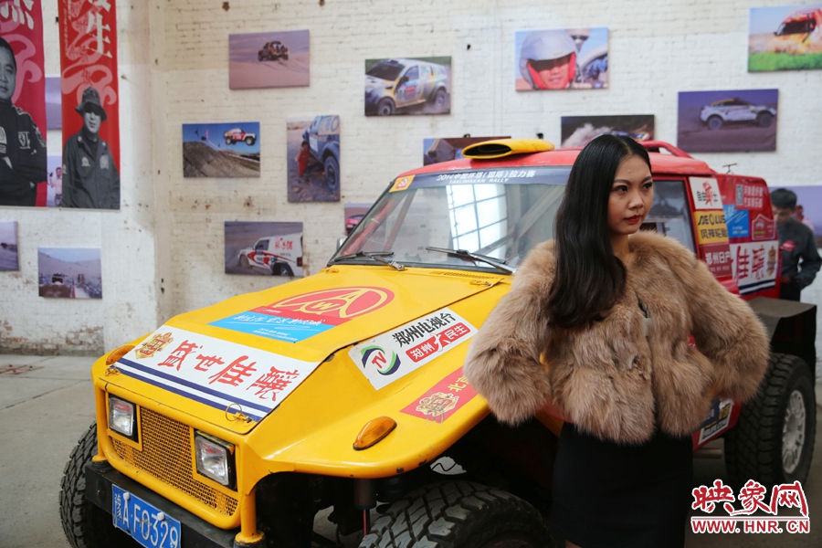 姐是車模，賽車的車。