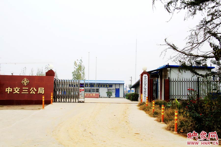 鄭州市京廣快速路南段三工區(qū)項(xiàng)目部還未撤離。