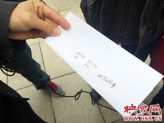 經(jīng)過初步測量，河南省人民會堂主樓的違法廣告牌面積為910平米。