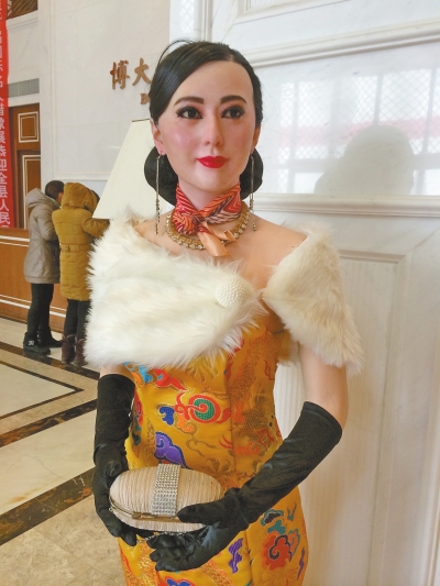 若不是這身似是而非的衣服，你能認(rèn)出這是范冰冰嗎？