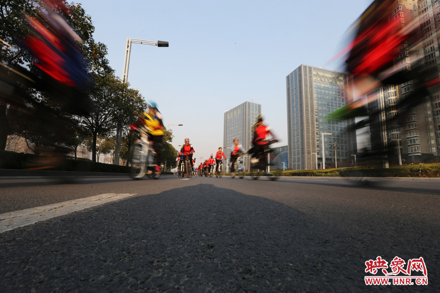 獻(xiàn)愛心、騎行天下，映象網(wǎng)騎行車友樂翻天