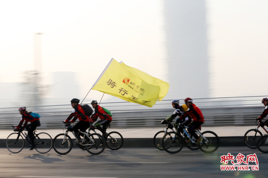 獻(xiàn)愛心、騎行天下，映象網(wǎng)騎行車友樂翻天