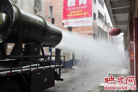 針對造成霧霾的主兇“建筑工地揚塵”，“霧炮車”降塵除塵效果能到到80%。