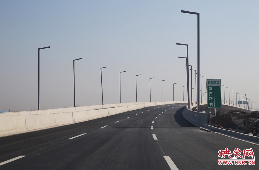 從新田路進入隴海高架入口。