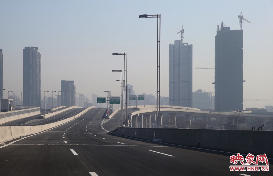 隴海高架與西三環(huán)立交。