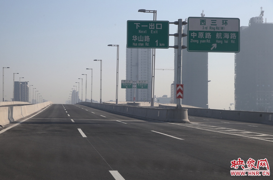 華山路方向與西三環(huán)出口。