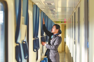 臥鋪車廂 半包式，更具私密性和舒適性。