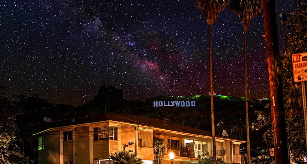 星空下的好萊塢。（網(wǎng)頁截圖）