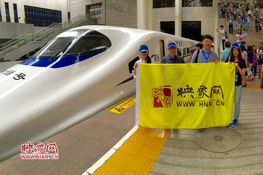 映象網(wǎng)友現(xiàn)場(chǎng)感受城鐵的“速度與激情” 映象網(wǎng)友現(xiàn)場(chǎng)感受城鐵的“速度與激情”