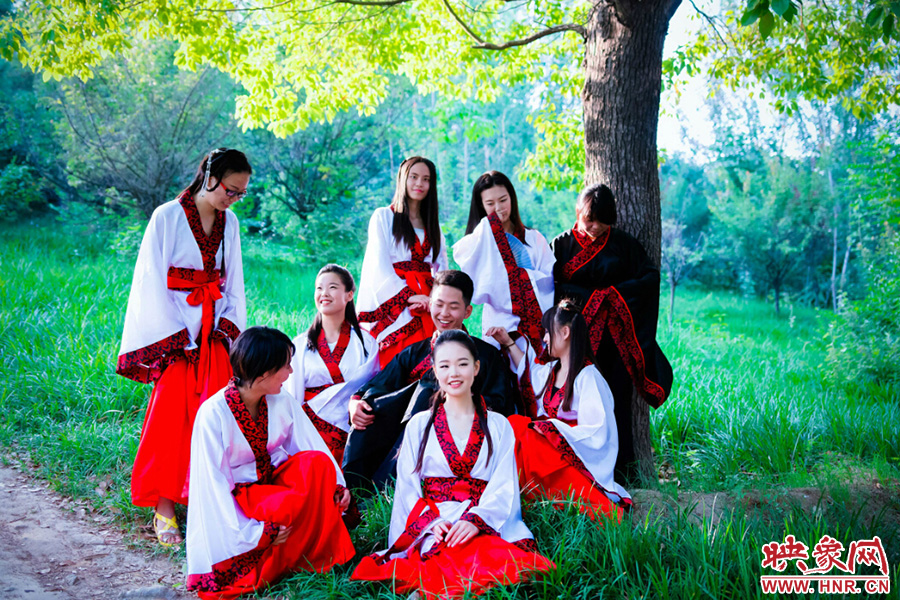 這片樹蔭留下我們太多的歡聲笑語。