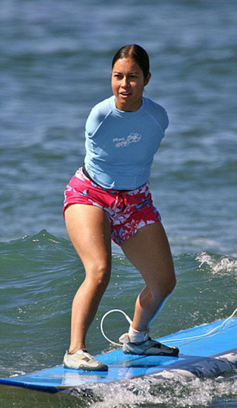 美國(guó)“勵(lì)志姐”天生無(wú)雙臂 用腳開飛機(jī)彈鋼琴