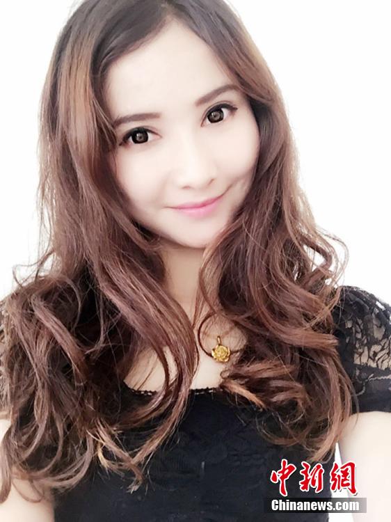 新疆兵團女民警生活照走紅網(wǎng)絡(luò) 被譽“最美警花” 新疆兵團女民警生活照走紅網(wǎng)絡(luò) 被譽“最美警花”