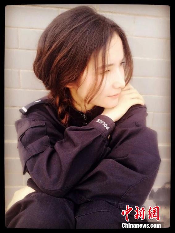 新疆兵團女民警生活照走紅網(wǎng)絡(luò) 被譽“最美警花” 新疆兵團女民警生活照走紅網(wǎng)絡(luò) 被譽“最美警花”