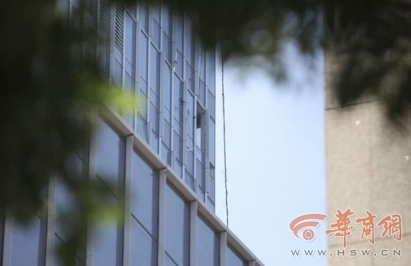 西安2名蜘蛛人被風(fēng)刮飛 撞擊大樓外墻致死 西安2名蜘蛛人被風(fēng)刮飛 撞擊大樓外墻致死