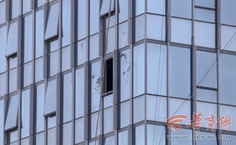 西安2名蜘蛛人被風(fēng)刮飛 撞擊大樓外墻致死 西安2名蜘蛛人被風(fēng)刮飛 撞擊大樓外墻致死