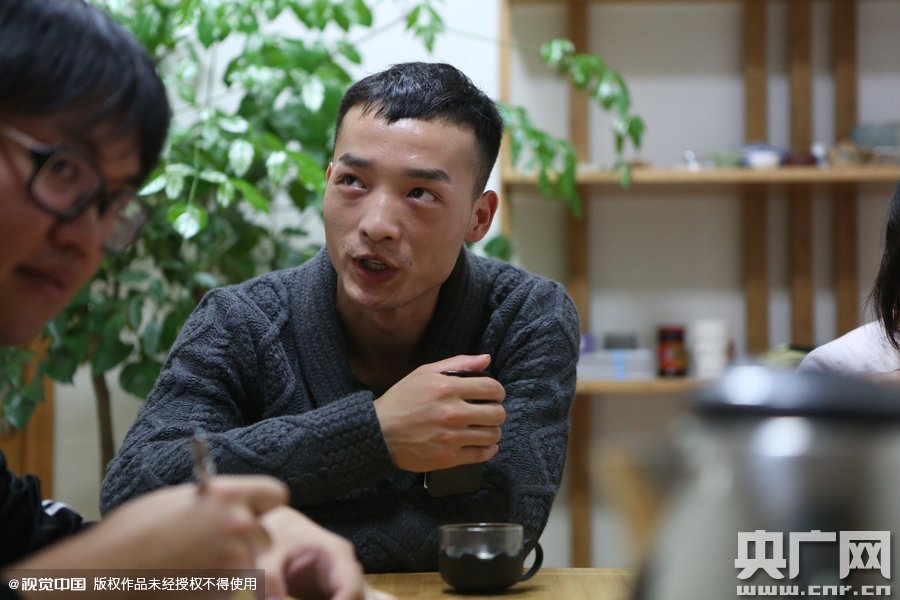 網(wǎng)絡紅人葉良辰現(xiàn)身浙江臺州，接受記者的專訪。