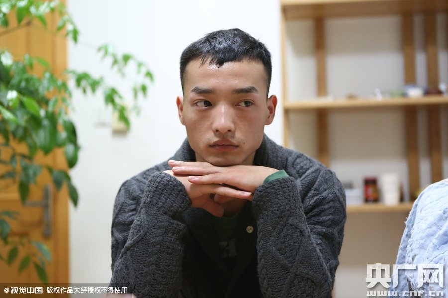 網(wǎng)絡紅人葉良辰現(xiàn)身浙江臺州，接受記者的專訪。