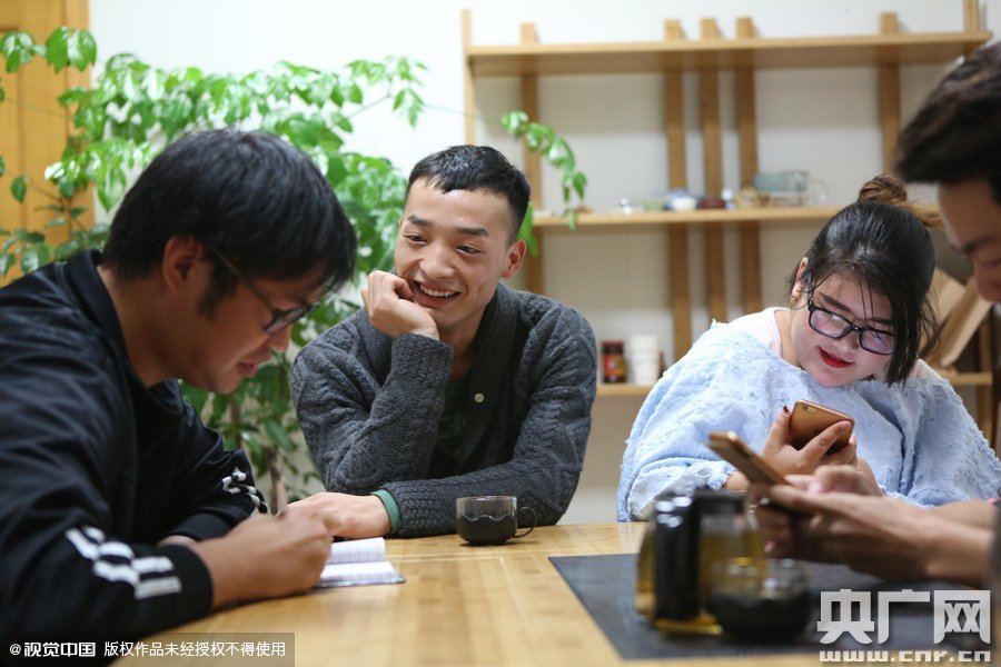 網(wǎng)絡紅人葉良辰現(xiàn)身浙江臺州，接受記者的專訪。