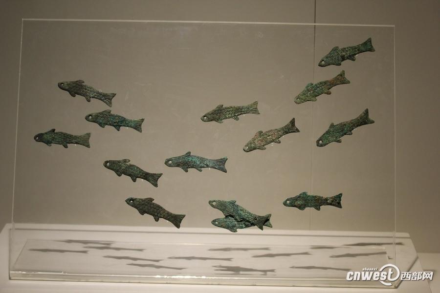 青銅魚符，有專家推測(cè)是覆蓋棺槨所用荒帷上懸掛的裝飾物。