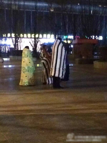 青海門源6.4級地震 市民攬被子避震 青海門源6.4級地震 市民攬被子避震