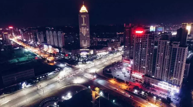 情人節(jié)最溫暖告白！84歲老人包下整樓示愛老伴