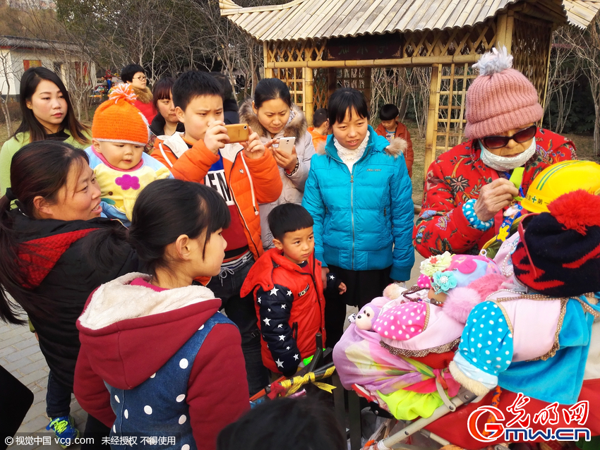 鄭州:八旬老太不讓子女陪伴身邊 將布娃娃當(dāng)子女養(yǎng) 鄭州:八旬老太不讓子女陪伴身邊 將布娃娃當(dāng)子女養(yǎng)